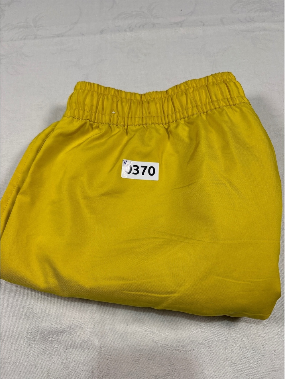 Nike Sportswear Yellow Flow Shorts Mens Size Large 6” Inseam - Picture 7 of 7